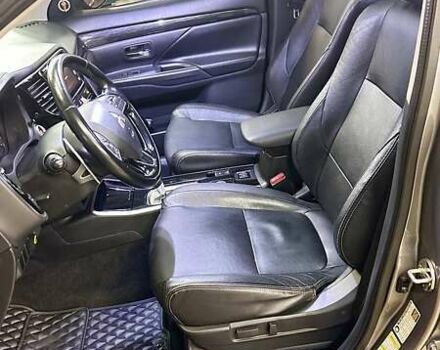 Серый Мицубиси Аутлендер, объемом двигателя 3 л и пробегом 130 тыс. км за 16750 $, фото 18 на Automoto.ua