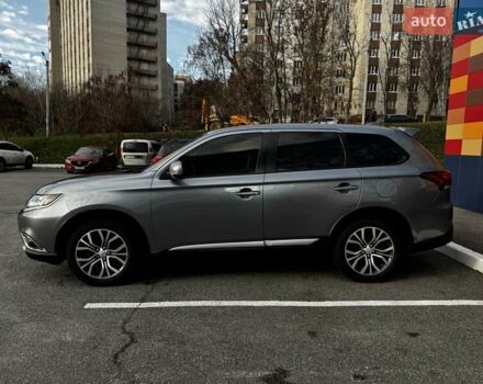 Серый Мицубиси Аутлендер, объемом двигателя 2.36 л и пробегом 51 тыс. км за 21000 $, фото 4 на Automoto.ua