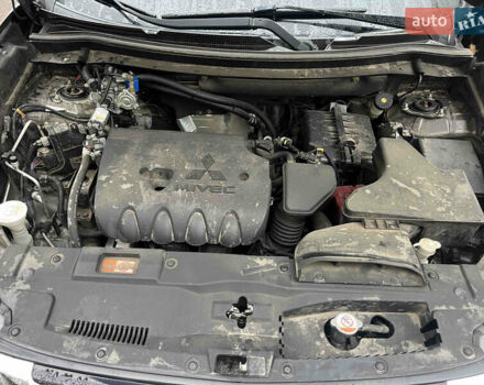 Сірий Міцубісі Аутлендер, об'ємом двигуна 2.36 л та пробігом 48 тис. км за 18000 $, фото 28 на Automoto.ua