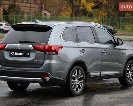 Серый Мицубиси Аутлендер, объемом двигателя 3 л и пробегом 195 тыс. км за 16900 $, фото 5 на Automoto.ua