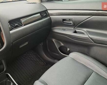 Серый Мицубиси Аутлендер, объемом двигателя 2.36 л и пробегом 120 тыс. км за 16100 $, фото 26 на Automoto.ua