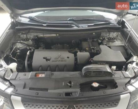 Серый Мицубиси Аутлендер, объемом двигателя 2.36 л и пробегом 154 тыс. км за 2700 $, фото 11 на Automoto.ua