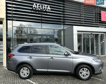 Мицубиси Аутлендер 2017 в Днепре (Днепропетровске) на Automoto.ua Серый Мицубиси Аутлендер, объемом двигателя 2 л и пробегом 103 тыс. км за 16990 $, фото 9 на Automoto.ua
