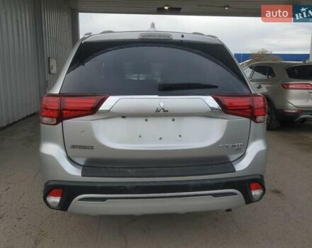 Серый Мицубиси Аутлендер, объемом двигателя 2.36 л и пробегом 154 тыс. км за 2700 $, фото 5 на Automoto.ua