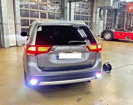 Серый Мицубиси Аутлендер, объемом двигателя 3 л и пробегом 130 тыс. км за 16750 $, фото 4 на Automoto.ua