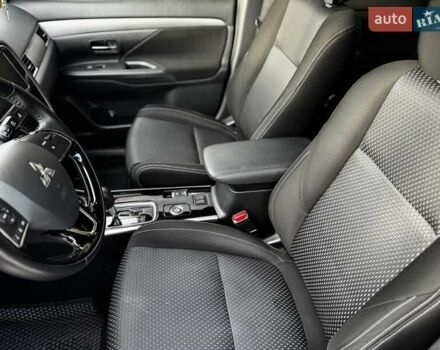 Серый Мицубиси Аутлендер, объемом двигателя 2.36 л и пробегом 51 тыс. км за 21000 $, фото 12 на Automoto.ua