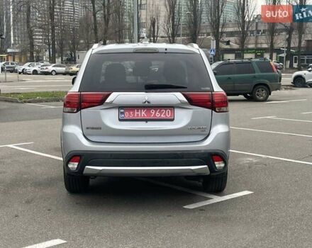 Серый Мицубиси Аутлендер, объемом двигателя 2.36 л и пробегом 120 тыс. км за 16100 $, фото 4 на Automoto.ua