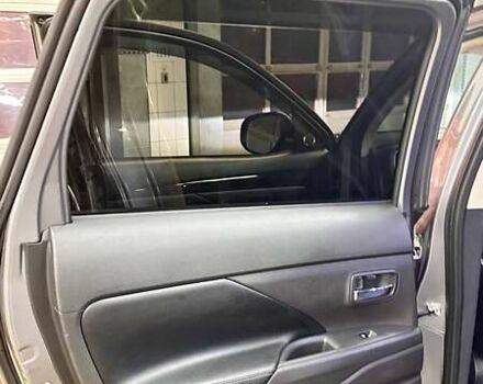 Серый Мицубиси Аутлендер, объемом двигателя 3 л и пробегом 130 тыс. км за 16750 $, фото 43 на Automoto.ua