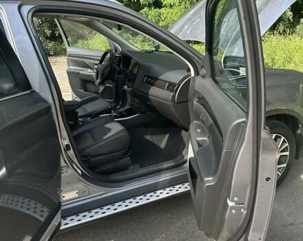 Серый Мицубиси Аутлендер, объемом двигателя 2.36 л и пробегом 85 тыс. км за 17500 $, фото 24 на Automoto.ua