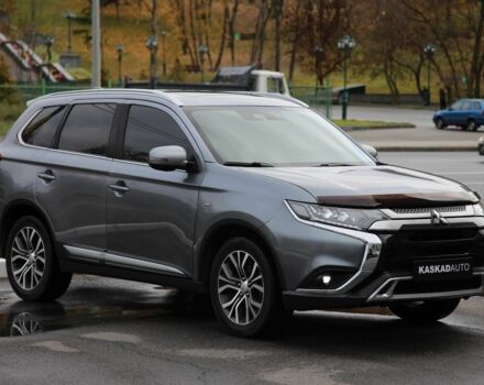 Серый Мицубиси Аутлендер, объемом двигателя 3 л и пробегом 195 тыс. км за 16900 $, фото 2 на Automoto.ua
