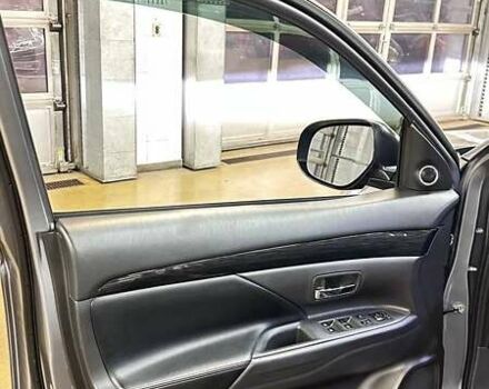 Серый Мицубиси Аутлендер, объемом двигателя 3 л и пробегом 130 тыс. км за 16750 $, фото 16 на Automoto.ua