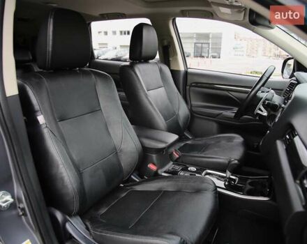 Серый Мицубиси Аутлендер, объемом двигателя 3 л и пробегом 195 тыс. км за 16900 $, фото 9 на Automoto.ua