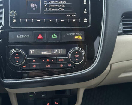 Сірий Міцубісі Аутлендер, об'ємом двигуна 2.36 л та пробігом 48 тис. км за 18000 $, фото 15 на Automoto.ua