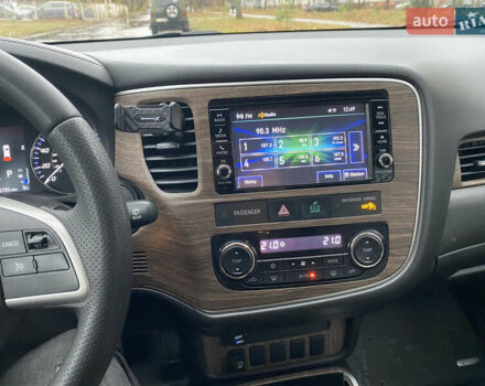 Серый Мицубиси Аутлендер, объемом двигателя 2.36 л и пробегом 150 тыс. км за 13500 $, фото 15 на Automoto.ua