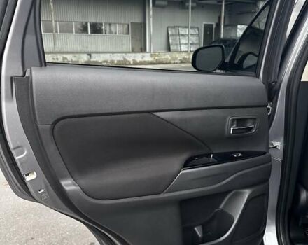 Сірий Міцубісі Аутлендер, об'ємом двигуна 2.36 л та пробігом 135 тис. км за 15000 $, фото 12 на Automoto.ua