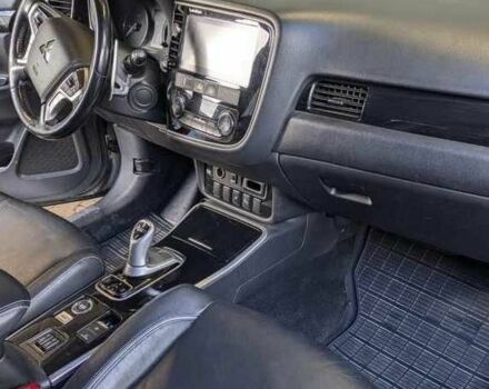 Серый Мицубиси Аутлендер, объемом двигателя 0 л и пробегом 115 тыс. км за 10500 $, фото 7 на Automoto.ua