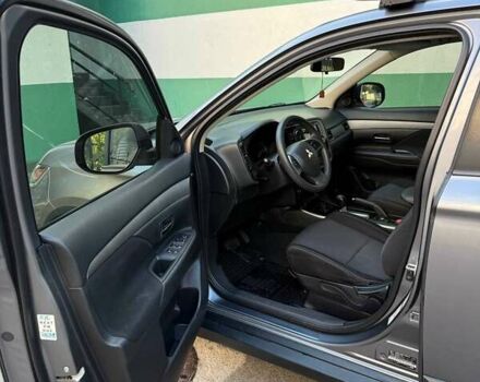 Сірий Міцубісі Аутлендер, об'ємом двигуна 2.36 л та пробігом 186 тис. км за 15500 $, фото 5 на Automoto.ua