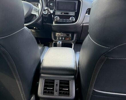 Серый Мицубиси Аутлендер, объемом двигателя 2.4 л и пробегом 139 тыс. км за 18900 $, фото 9 на Automoto.ua