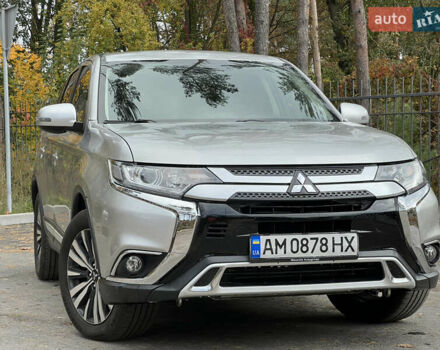 Міцубісі Аутлендер 2018 у Житомирі на Automoto.ua Сірий Міцубісі Аутлендер, об'ємом двигуна 2.36 л та пробігом 130 тис. км за 16750 $, фото 1 на Automoto.ua