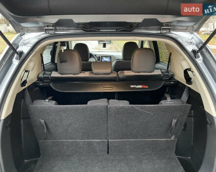 Серый Мицубиси Аутлендер, объемом двигателя 2.36 л и пробегом 150 тыс. км за 13500 $, фото 12 на Automoto.ua