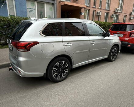 Серый Мицубиси Аутлендер, объемом двигателя 2 л и пробегом 176 тыс. км за 19900 $, фото 6 на Automoto.ua