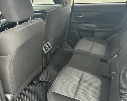 Сірий Міцубісі Аутлендер, об'ємом двигуна 2.36 л та пробігом 135 тис. км за 15000 $, фото 11 на Automoto.ua