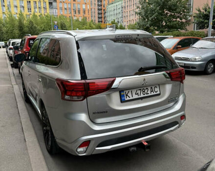 Серый Мицубиси Аутлендер, объемом двигателя 2 л и пробегом 176 тыс. км за 19900 $, фото 2 на Automoto.ua