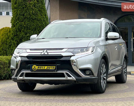 Сірий Міцубісі Аутлендер, об'ємом двигуна 3 л та пробігом 156 тис. км за 18500 $, фото 2 на Automoto.ua