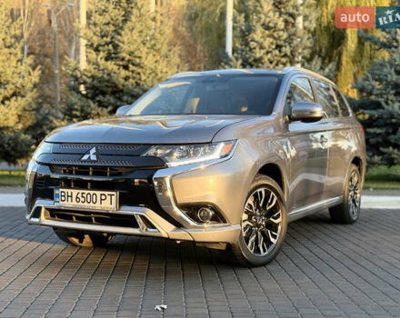 Серый Мицубиси Аутлендер, объемом двигателя 2 л и пробегом 107 тыс. км за 20900 $, фото 5 на Automoto.ua