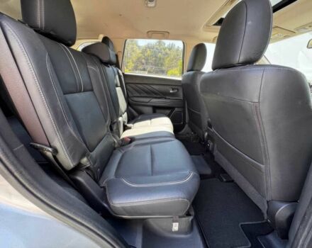 Сірий Міцубісі Аутлендер, об'ємом двигуна 2 л та пробігом 36 тис. км за 7100 $, фото 8 на Automoto.ua