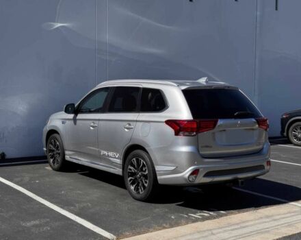 Сірий Міцубісі Аутлендер, об'ємом двигуна 2 л та пробігом 36 тис. км за 7100 $, фото 3 на Automoto.ua