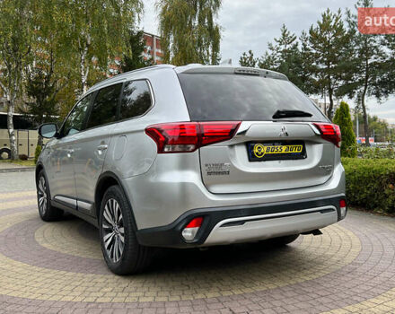 Сірий Міцубісі Аутлендер, об'ємом двигуна 3 л та пробігом 156 тис. км за 18500 $, фото 4 на Automoto.ua