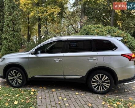 Сірий Міцубісі Аутлендер, об'ємом двигуна 2.36 л та пробігом 37 тис. км за 21000 $, фото 3 на Automoto.ua