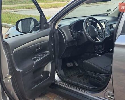 Міцубісі Аутлендер 2018 у Чернігові на Automoto.ua Сірий Міцубісі Аутлендер, об'ємом двигуна 2.36 л та пробігом 170 тис. км за 14300 $, фото 9 на Automoto.ua