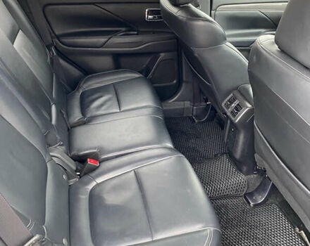 Серый Мицубиси Аутлендер, объемом двигателя 2.36 л и пробегом 160 тыс. км за 18300 $, фото 6 на Automoto.ua