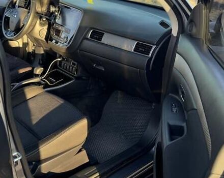 Сірий Міцубісі Аутлендер, об'ємом двигуна 2.36 л та пробігом 131 тис. км за 17200 $, фото 12 на Automoto.ua