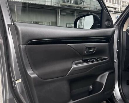 Сірий Міцубісі Аутлендер, об'ємом двигуна 2.36 л та пробігом 135 тис. км за 15000 $, фото 10 на Automoto.ua