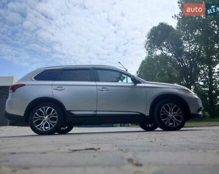 Серый Мицубиси Аутлендер, объемом двигателя 2.36 л и пробегом 95 тыс. км за 15999 $, фото 2 на Automoto.ua