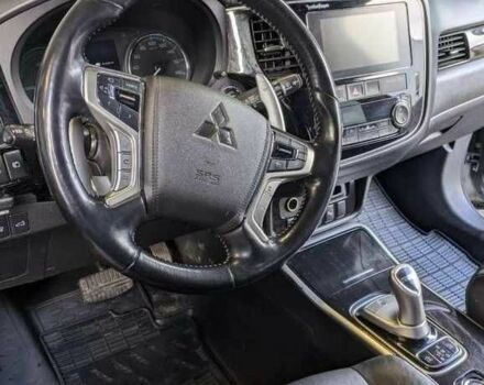 Серый Мицубиси Аутлендер, объемом двигателя 0 л и пробегом 115 тыс. км за 10500 $, фото 6 на Automoto.ua