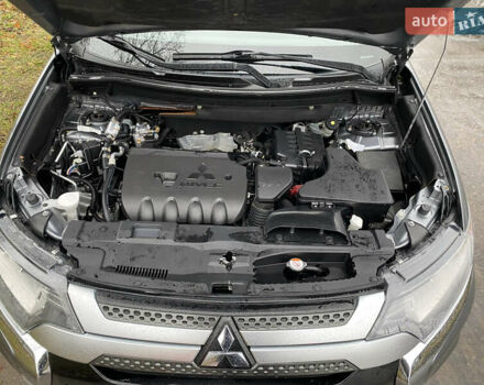 Серый Мицубиси Аутлендер, объемом двигателя 2.36 л и пробегом 150 тыс. км за 13500 $, фото 16 на Automoto.ua