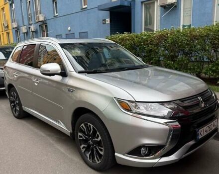 Серый Мицубиси Аутлендер, объемом двигателя 2 л и пробегом 176 тыс. км за 19900 $, фото 1 на Automoto.ua