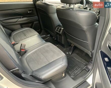 Сірий Міцубісі Аутлендер, об'ємом двигуна 2.36 л та пробігом 38 тис. км за 17800 $, фото 12 на Automoto.ua