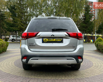 Сірий Міцубісі Аутлендер, об'ємом двигуна 3 л та пробігом 156 тис. км за 18500 $, фото 5 на Automoto.ua