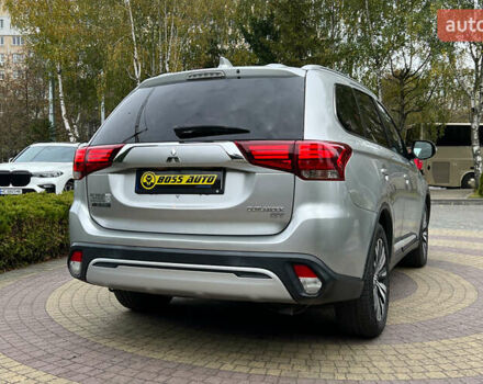 Сірий Міцубісі Аутлендер, об'ємом двигуна 3 л та пробігом 156 тис. км за 18500 $, фото 6 на Automoto.ua
