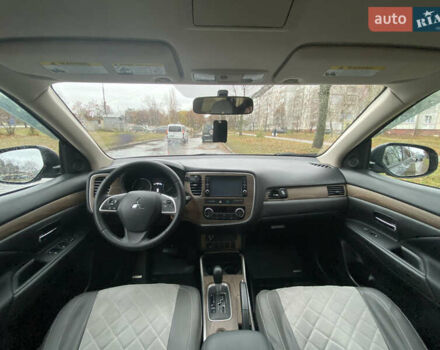 Серый Мицубиси Аутлендер, объемом двигателя 2.36 л и пробегом 150 тыс. км за 13500 $, фото 14 на Automoto.ua