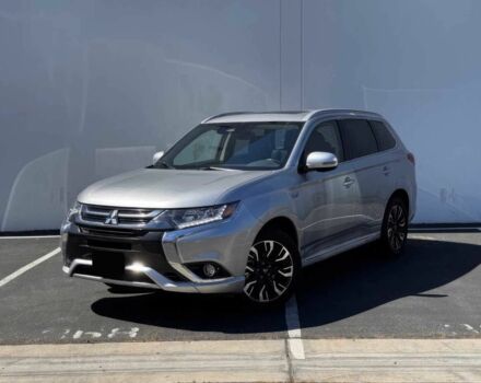 Сірий Міцубісі Аутлендер, об'ємом двигуна 2 л та пробігом 36 тис. км за 7100 $, фото 2 на Automoto.ua