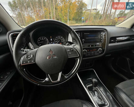 Міцубісі Аутлендер 2018 у Житомирі на Automoto.ua Сірий Міцубісі Аутлендер, об'ємом двигуна 2.36 л та пробігом 130 тис. км за 16750 $, фото 23 на Automoto.ua
