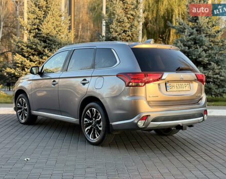 Серый Мицубиси Аутлендер, объемом двигателя 2 л и пробегом 107 тыс. км за 20900 $, фото 6 на Automoto.ua