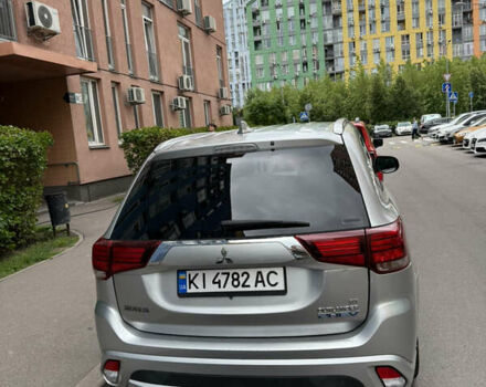 Серый Мицубиси Аутлендер, объемом двигателя 2 л и пробегом 176 тыс. км за 19900 $, фото 5 на Automoto.ua