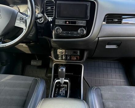 Серый Мицубиси Аутлендер, объемом двигателя 2.4 л и пробегом 139 тыс. км за 18900 $, фото 11 на Automoto.ua